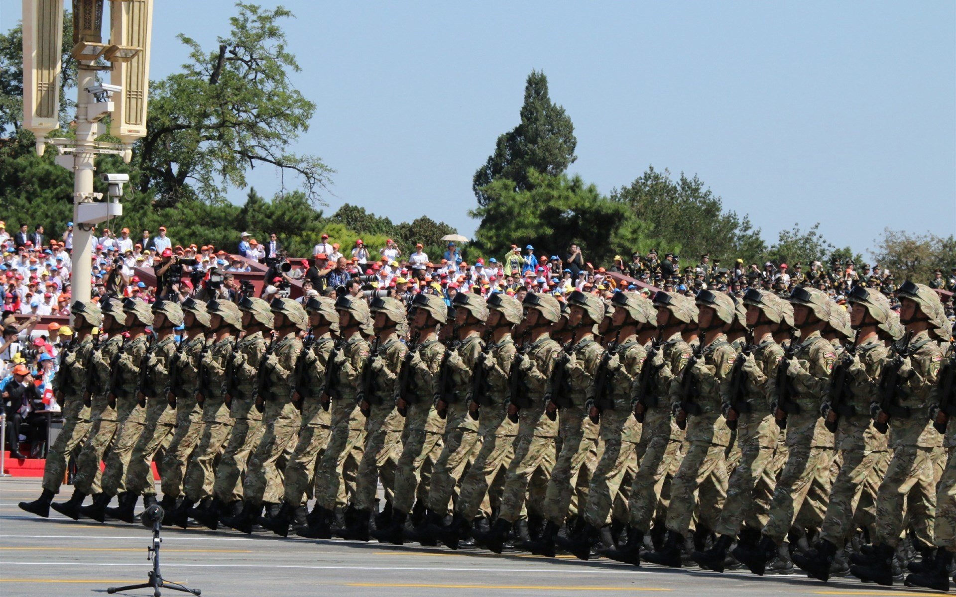 快攻中第一步启动的重要性解析,快攻都是由发动与接应推进结束三个阶段组成